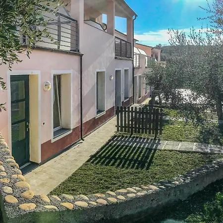 Awesome In With Outdoor Swimming Pool And 1 Bedrooms